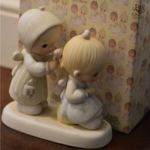 Precious Moments “To A Very Special Sister” 2825